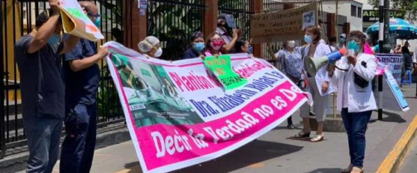 Paro de los trabajadores de salud Hospital Nacional Docente Madre Niño “San Bartolomé”