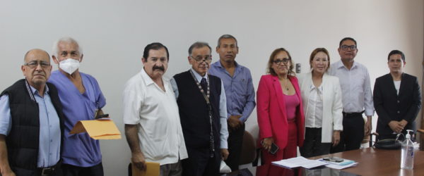 Mesa de trabajo con la Dra. Elena Figueroa Coz, Directora del Hospital Carrión